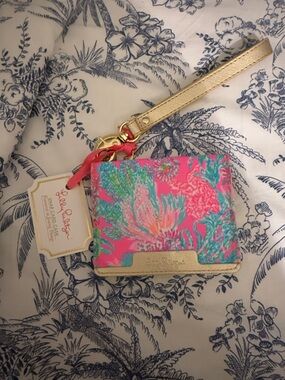 Lilly Pulitzer snap card case in Seaing Things